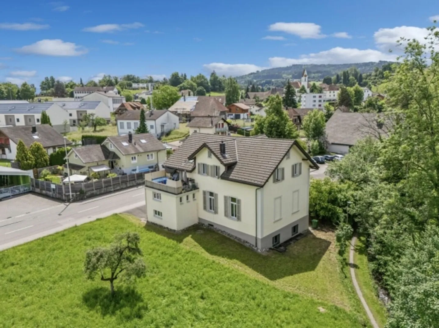 Residential building for sale - Photo 2 of 15