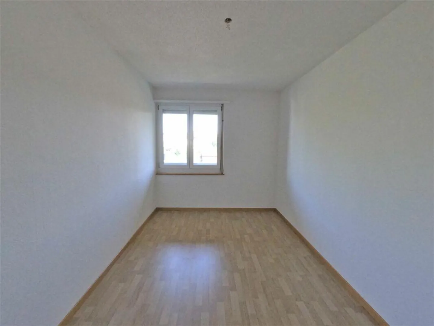 NUOVO! - Appartamento familiare vicino al centro, con balcone, appena dipinto, bagno e cucina ristrutturati di recente - Foto 7 di 11