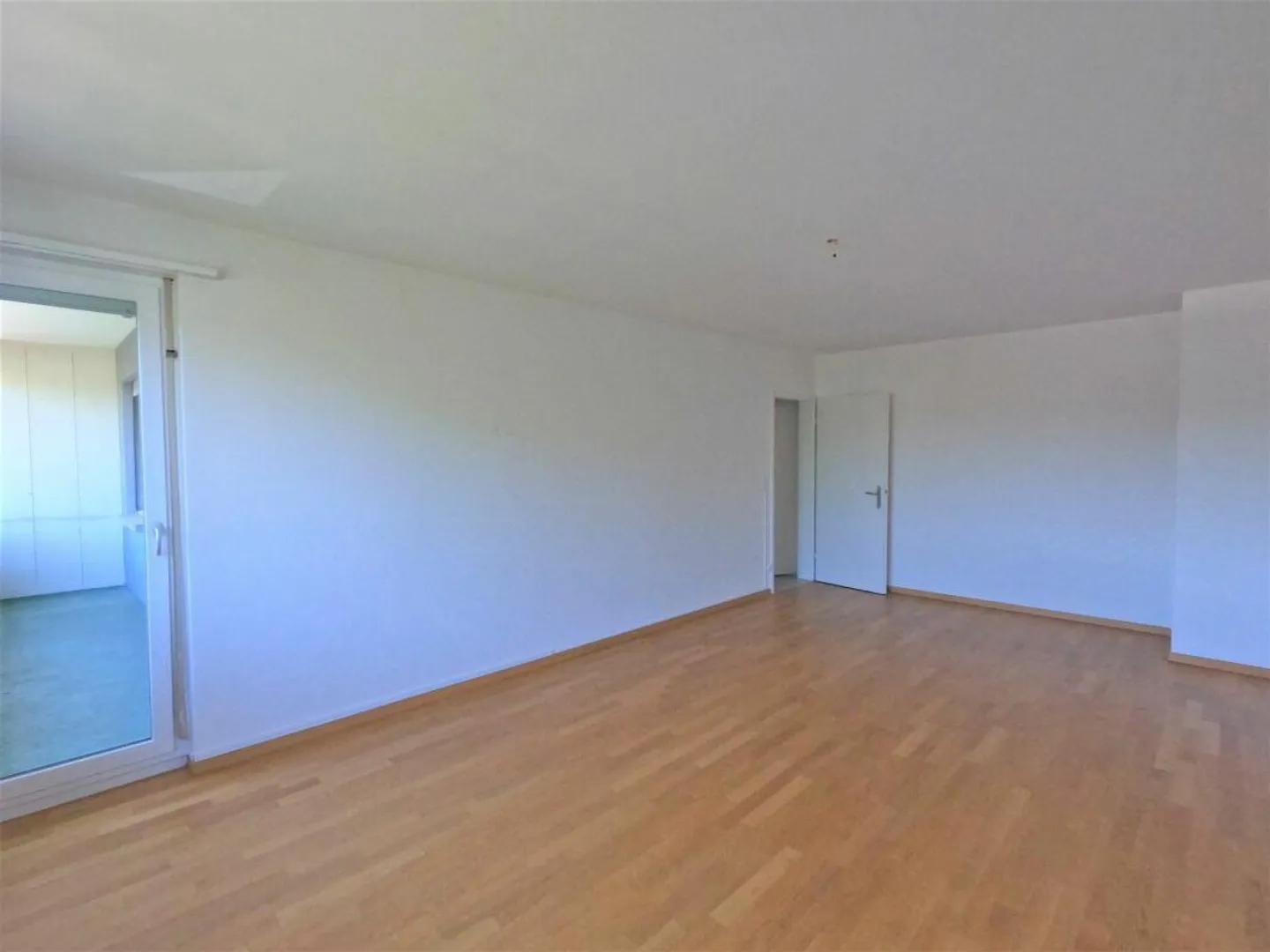 NUOVO! - Appartamento familiare vicino al centro, con balcone, appena dipinto, bagno e cucina ristrutturati di recente - Foto 5 di 11
