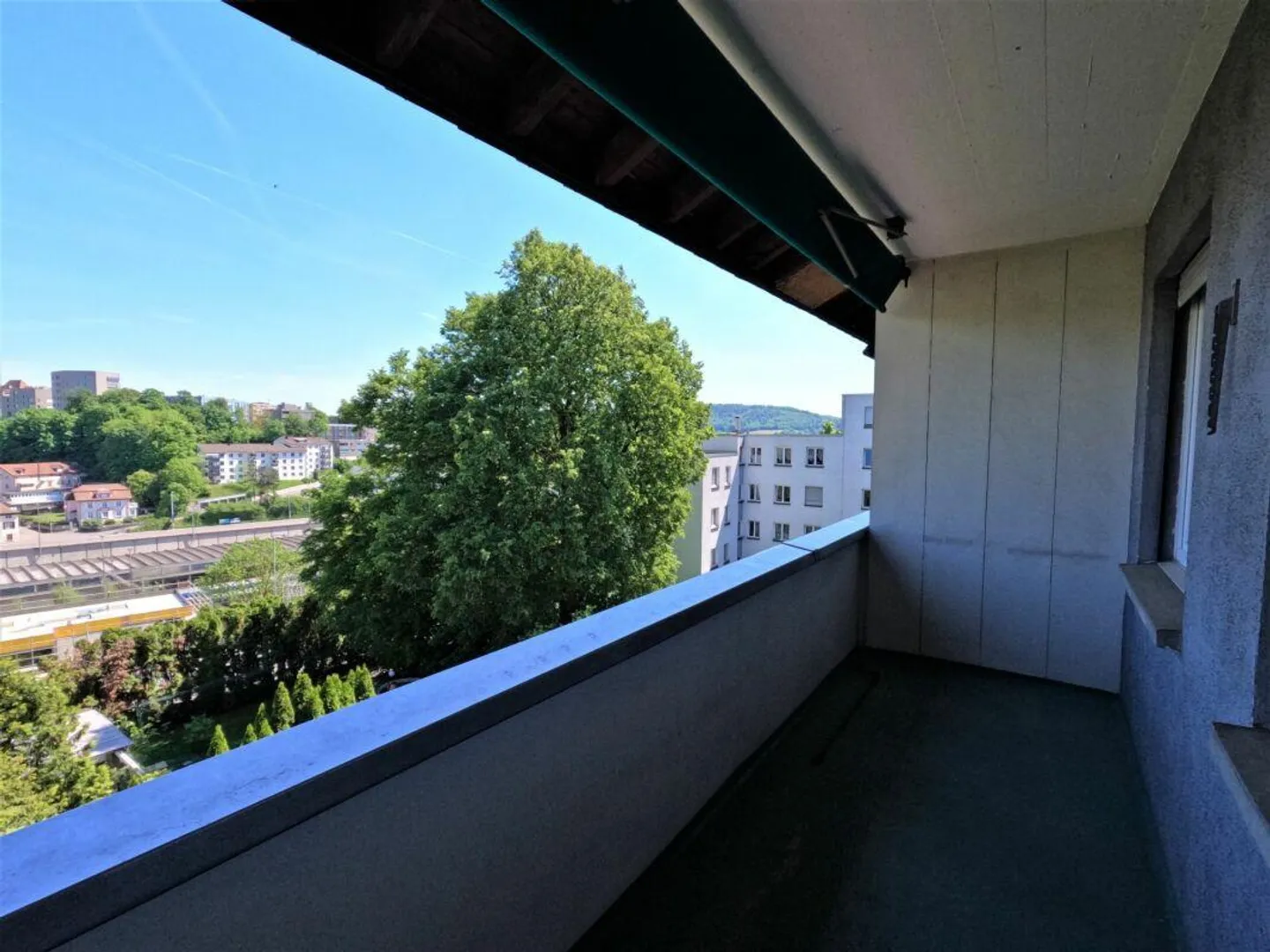 NUOVO! - Appartamento familiare vicino al centro, con balcone, appena dipinto, bagno e cucina ristrutturati di recente - Foto 10 di 11