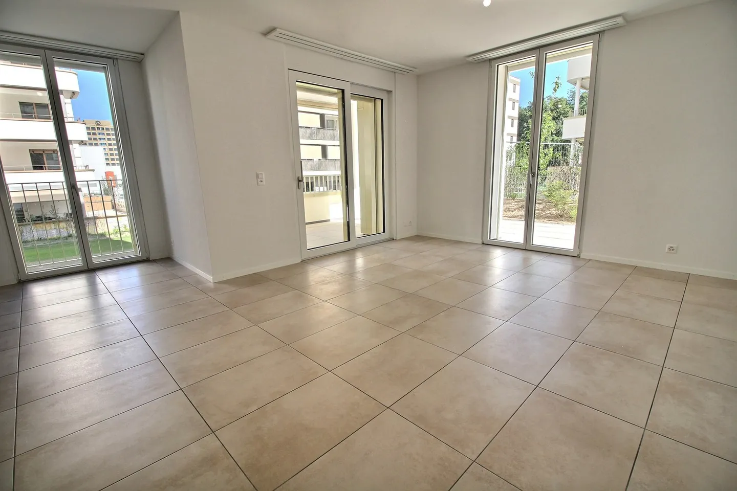 Bellissimo nuovo appartamento di 3,5 stanze in affitto a Marly - Foto 2 di 13