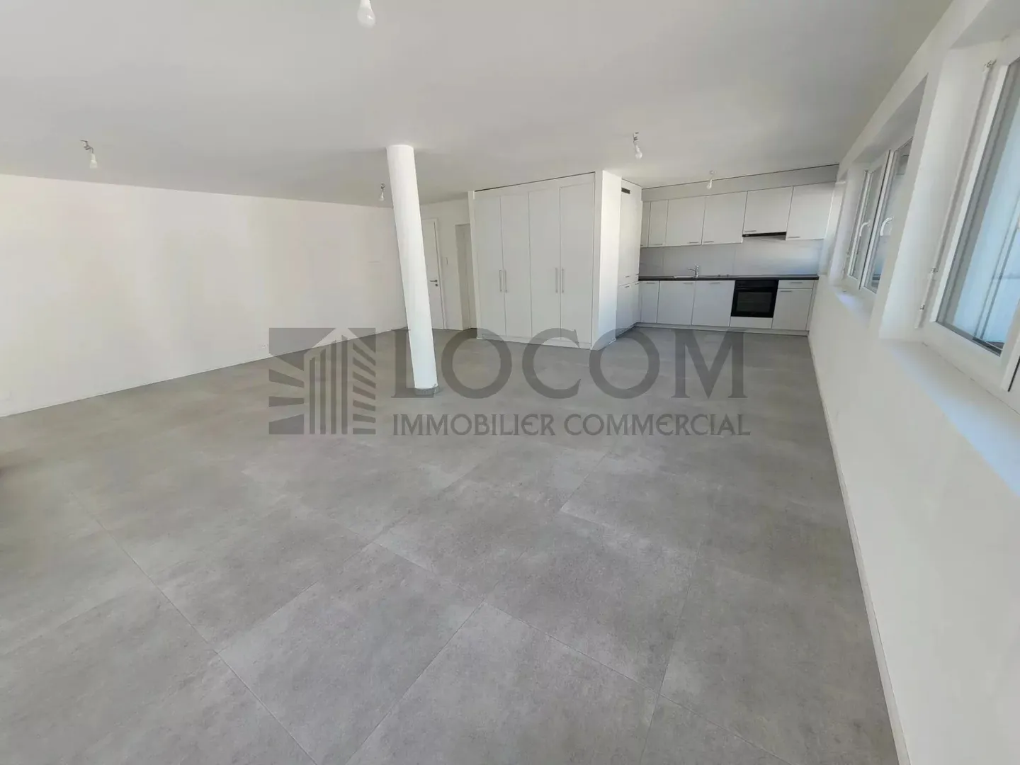 Duplex commerciale nuovo e arredato - Foto 9 di 12