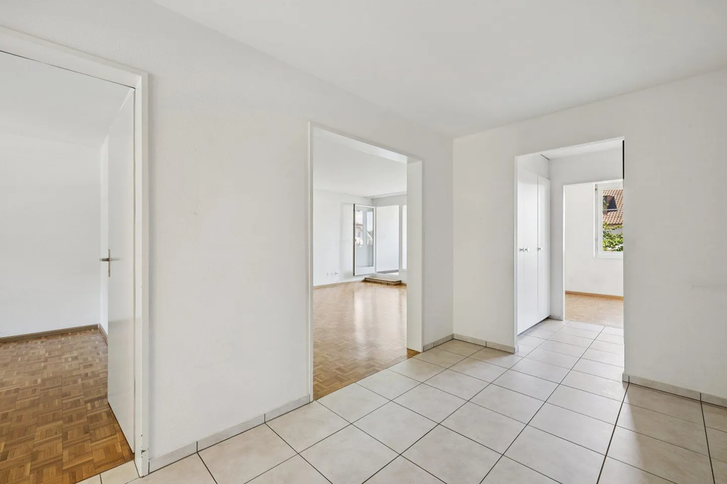 Sonnige 3.5-Zimmerwohnung zum Verkaufen - Foto 2 von 8