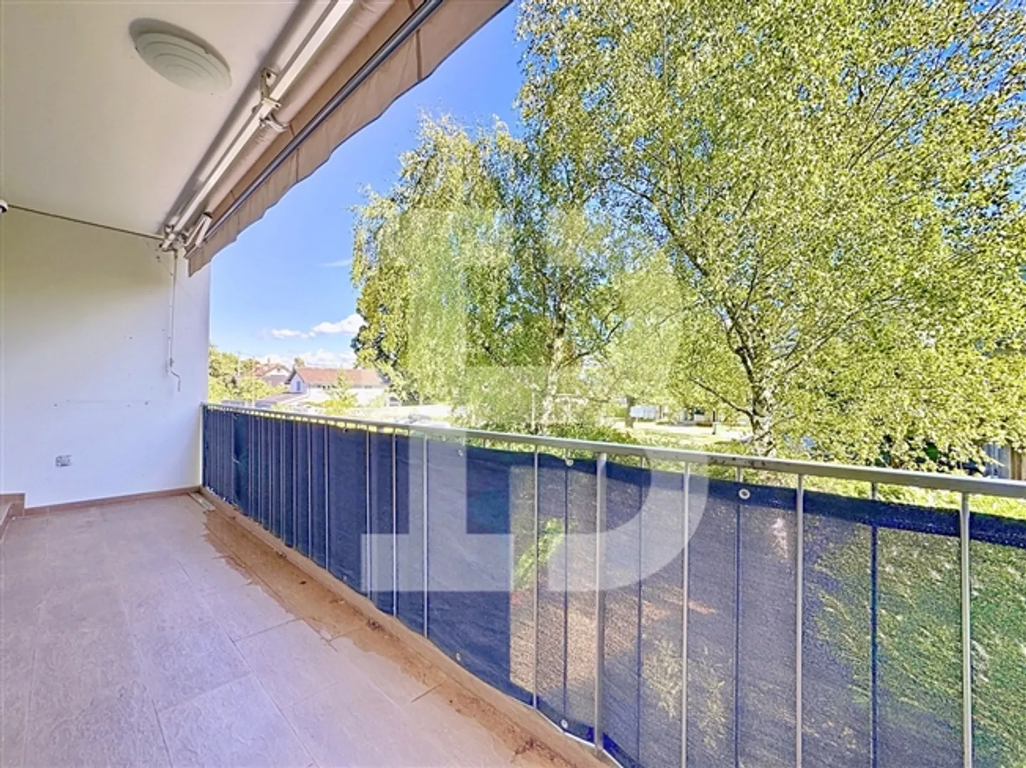 Ampio appartamento di 4 stanze in zona tranquilla e vicino ai servizi - Foto 5 di 10