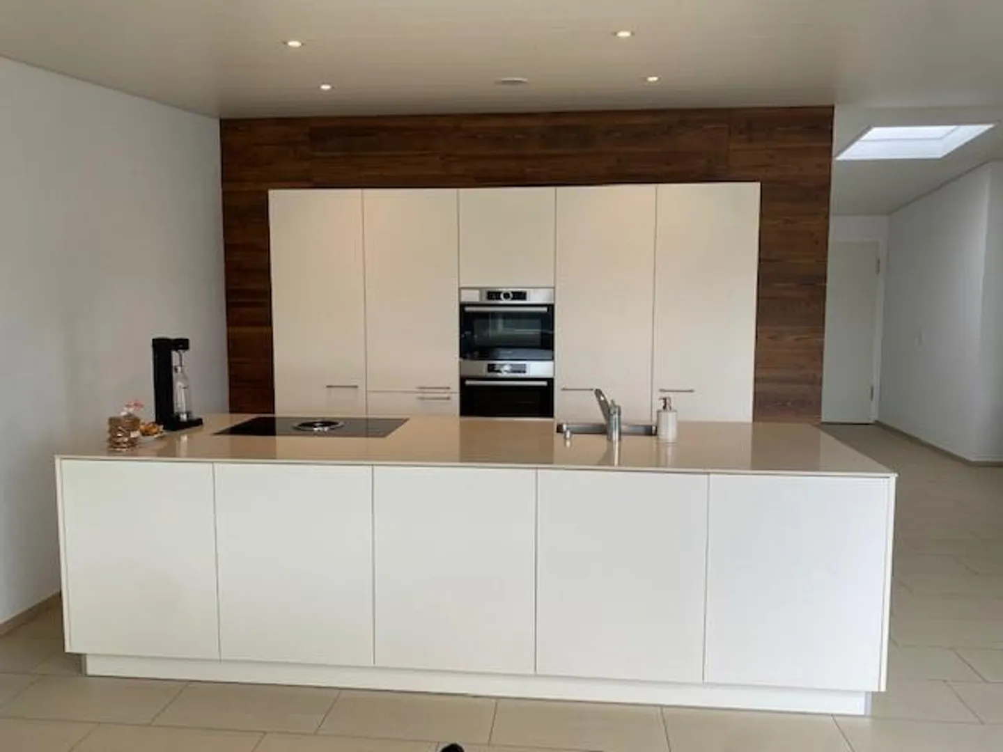 Top modern apartment with a view! - Photo 3 of 6