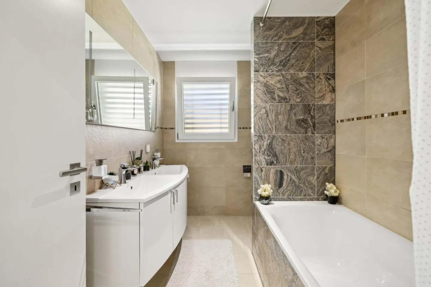 Residential complex with 2 apartments in Charrat - Photo 9 of 13