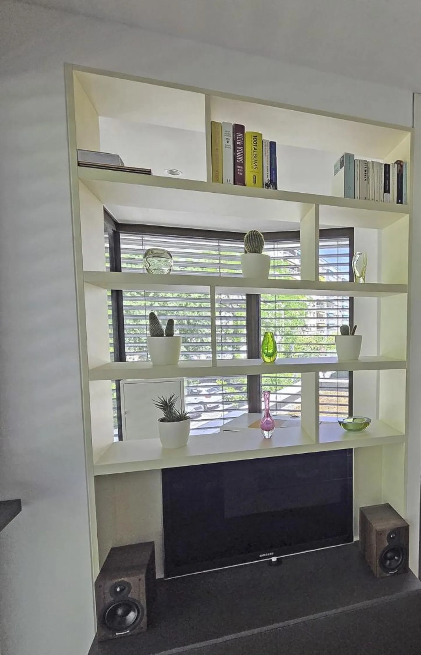 Contemporary Apartment with Terrace - Photo 4 of 9