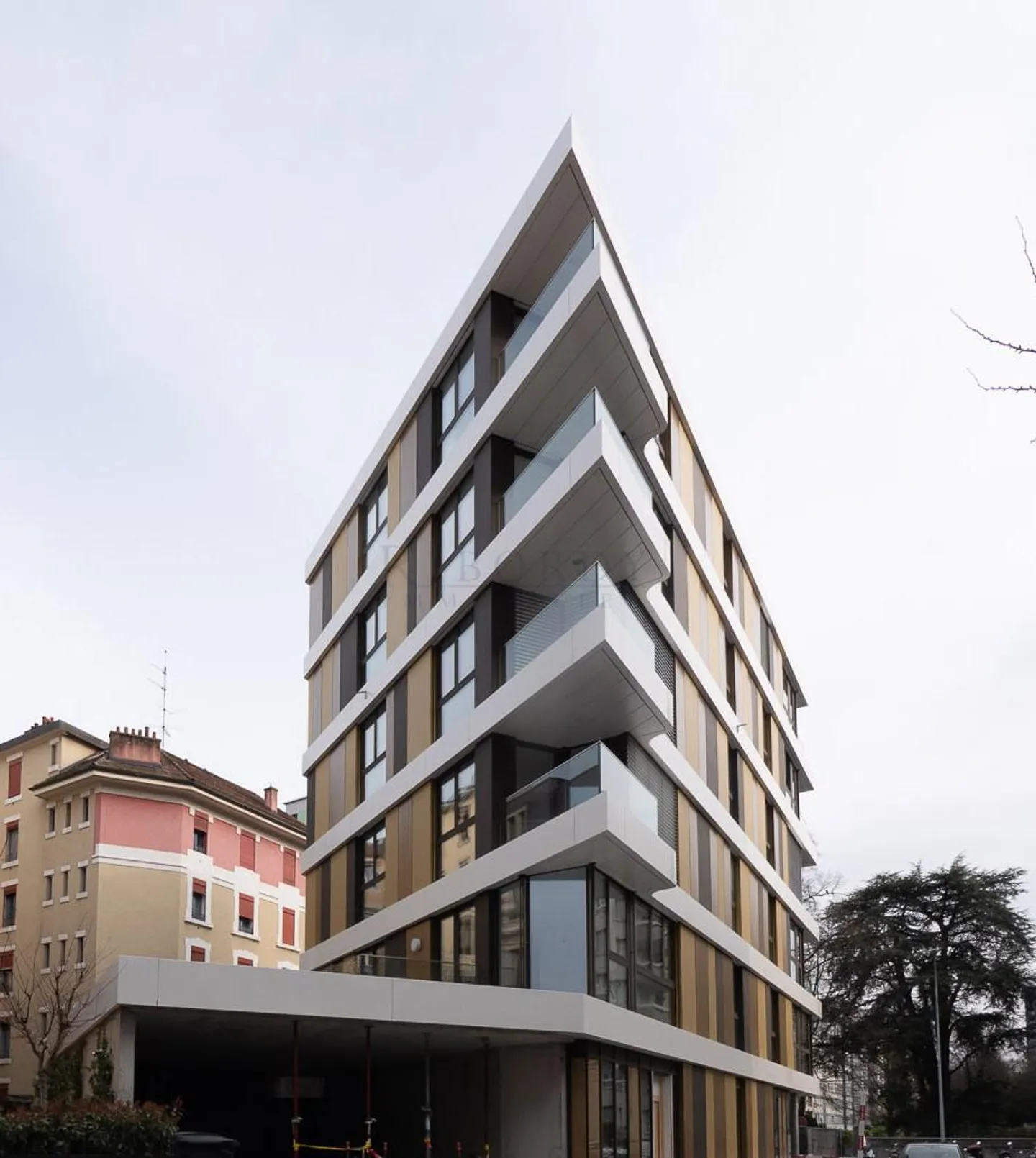 Contemporary Apartment with Terrace - Photo 8 of 9