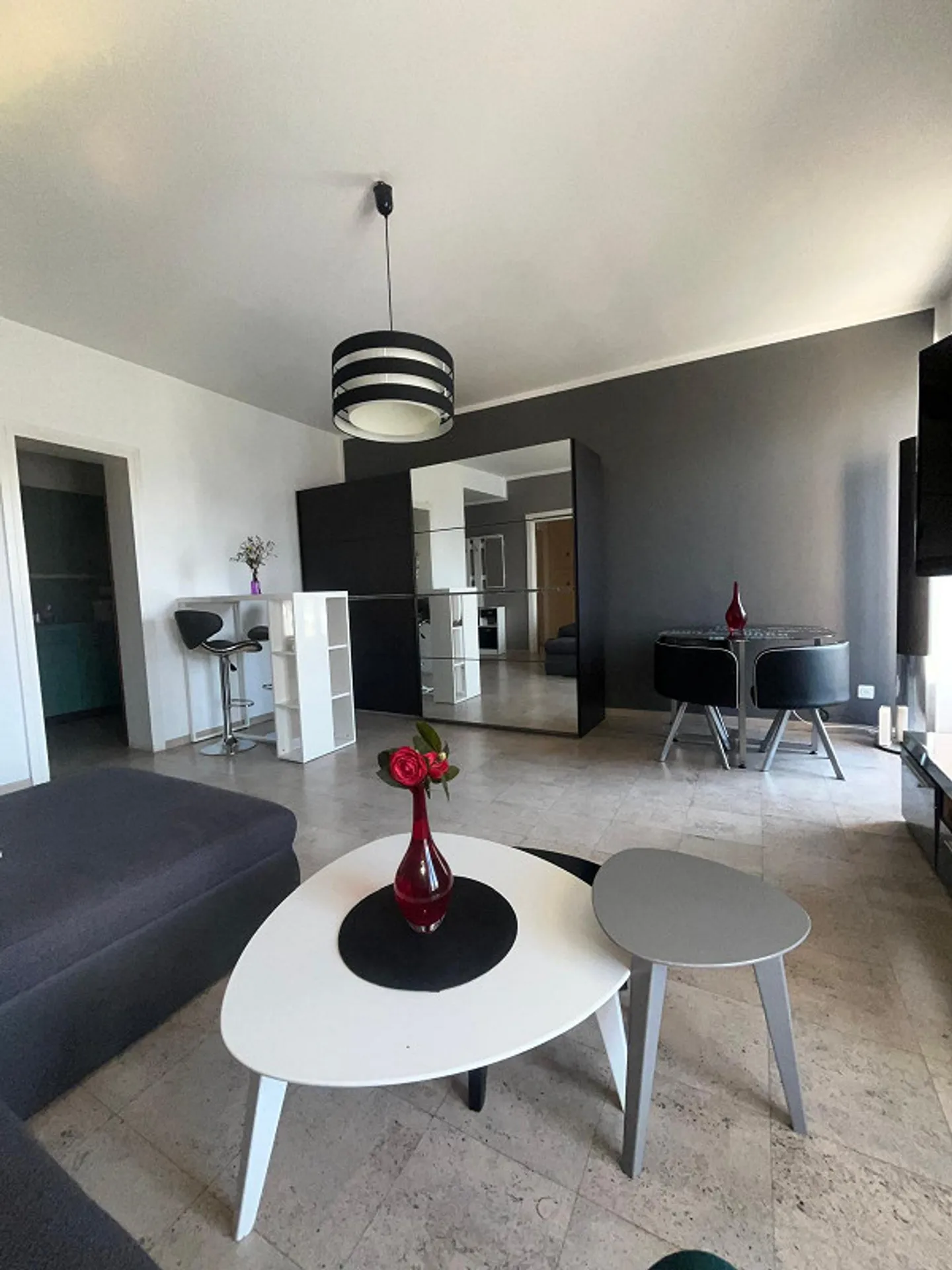 2,5-ZIMMER-WOHNUNG MIT WUNDERSCHÖNEM SEEBLICK - Foto 2 von 13