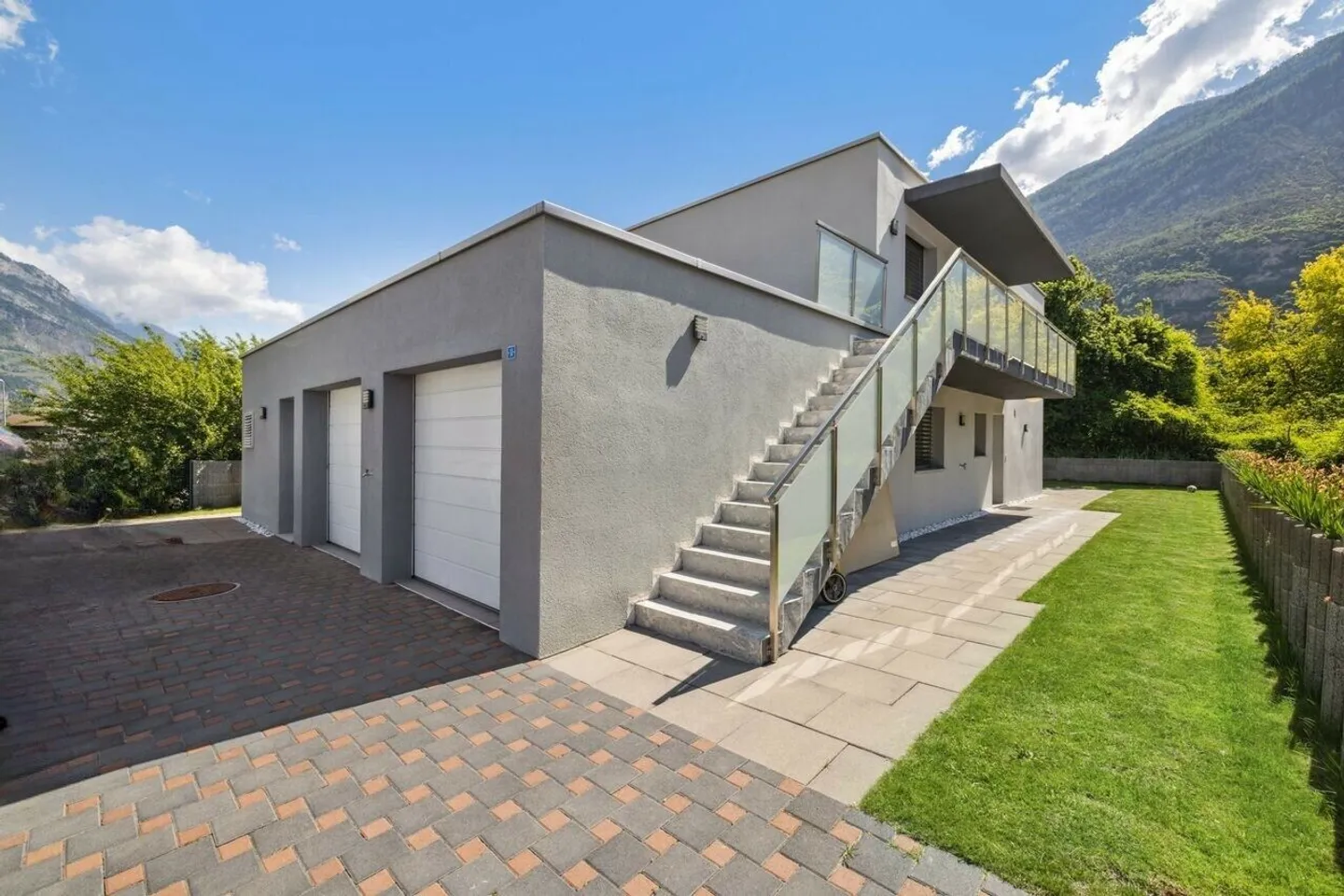 Residential complex with 2 apartments in Charrat - Photo 13 of 13