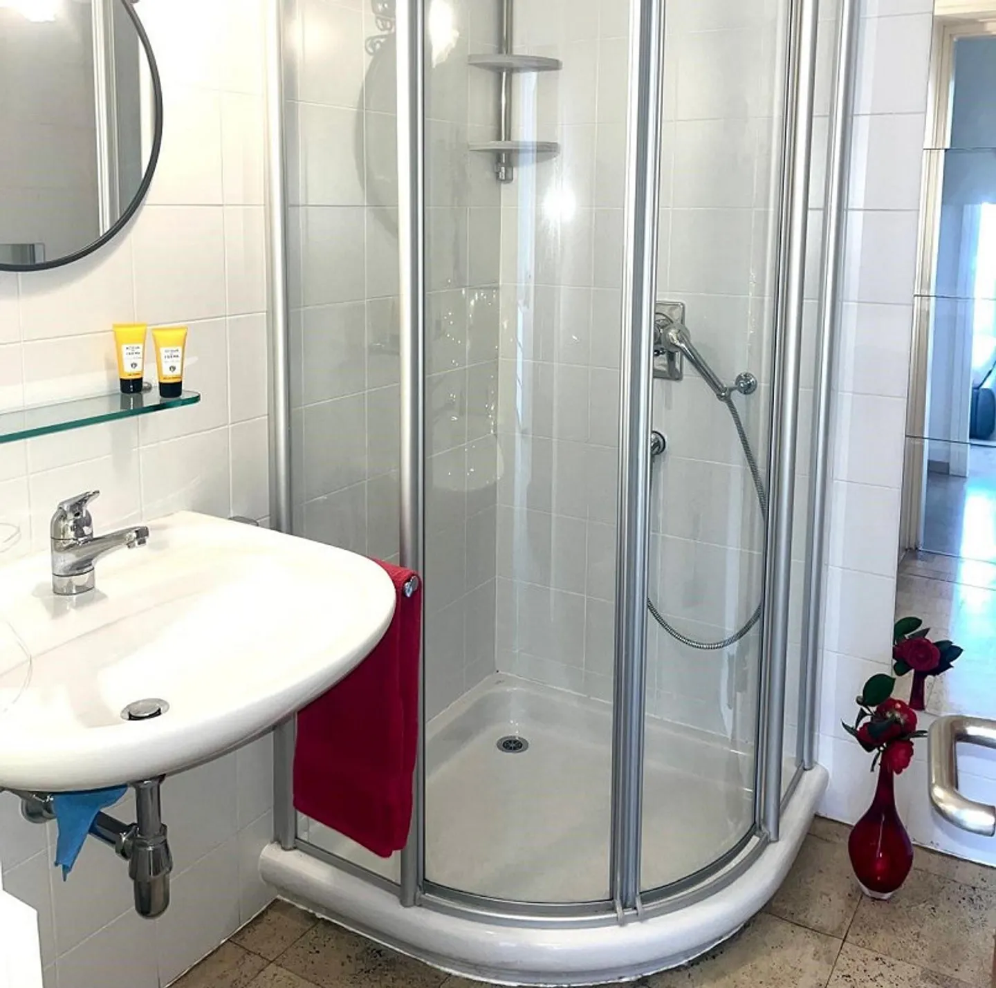 2,5-ZIMMER-WOHNUNG MIT WUNDERSCHÖNEM SEEBLICK - Foto 10 von 13