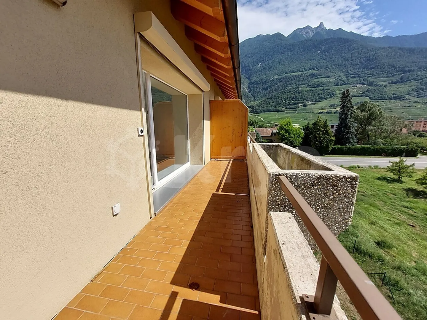 Schönes 3.5-Zimmer-Apartment mit Balkon - Foto 2 von 9
