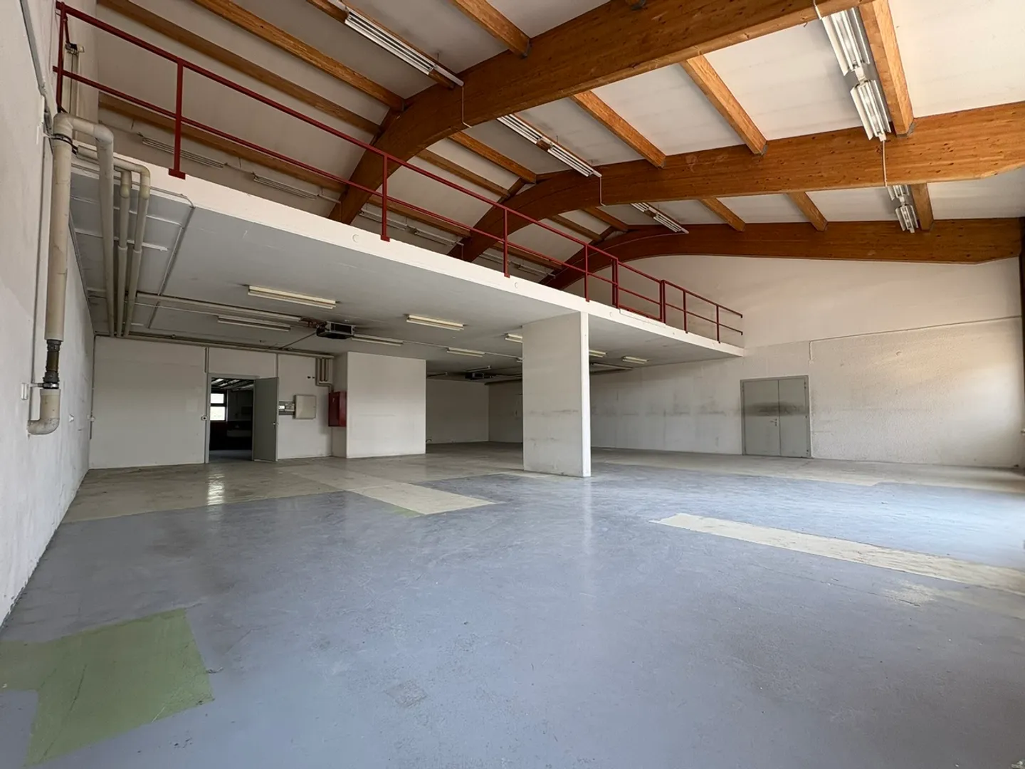Spazio artigianale spazioso su 2 livelli - Foto 4 di 10
