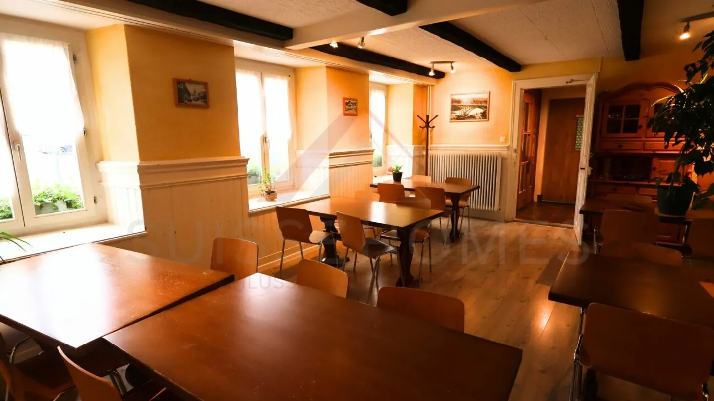 Bâtiment résidentiel et commercial attrayant avec restaurant et possibilités de développement - Photo 8 sur 26