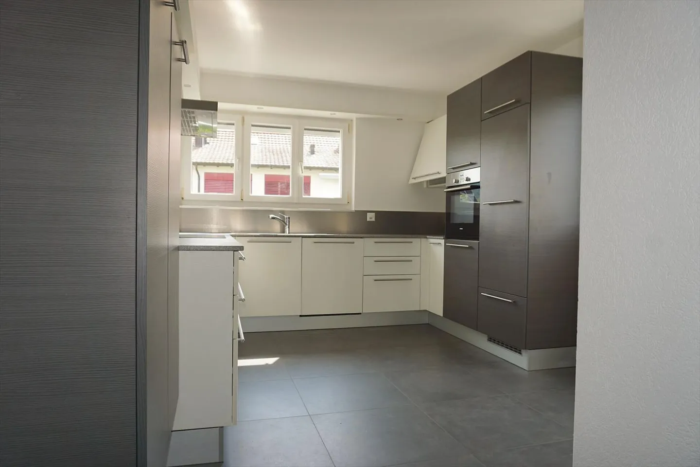 ARI-236 - Rendite - Sehr schönes Haus mit 2 Wohnungen von 4,5 und 3,5 Zimmern auf einem Grundstück von 1'134 m2. - Foto 5 von 13