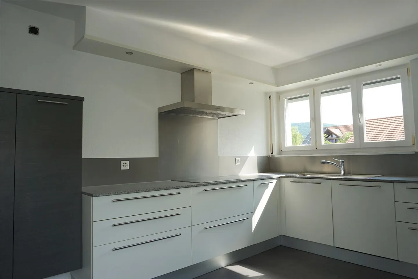 ARI-236 - Rendite - Sehr schönes Haus mit 2 Wohnungen von 4,5 und 3,5 Zimmern auf einem Grundstück von 1'134 m2. - Foto 6 von 13