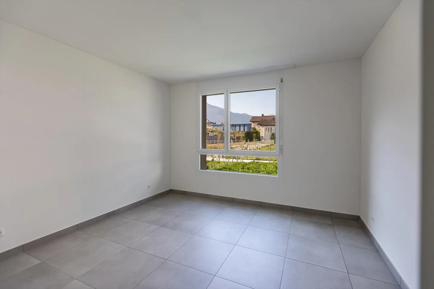 Splendid 2.5 rooms with private garden - Photo 9 of 10