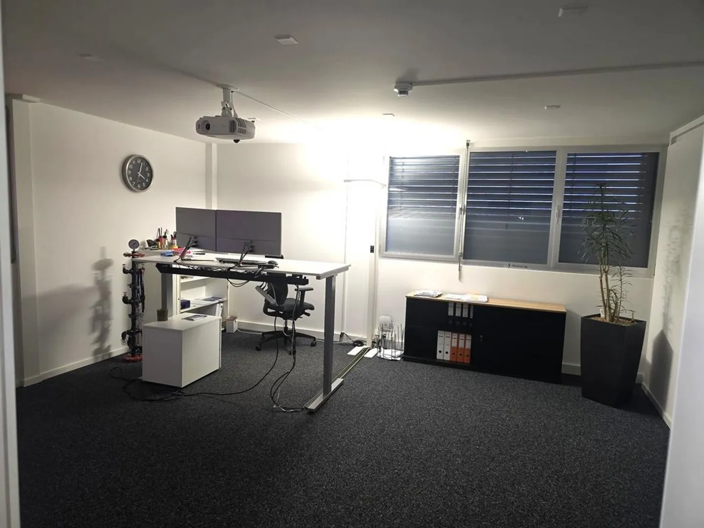 Moderne Büroräumlichkeiten in Lyss - Foto 3 von 7