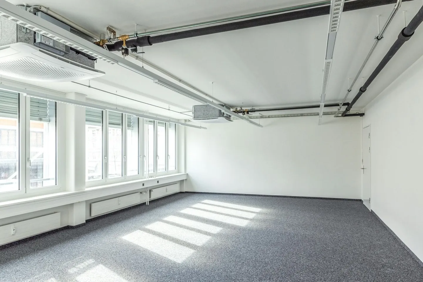 Bureaux récemment rénovés - Accessibilité et divisibilité optimales - Photo 8 sur 9