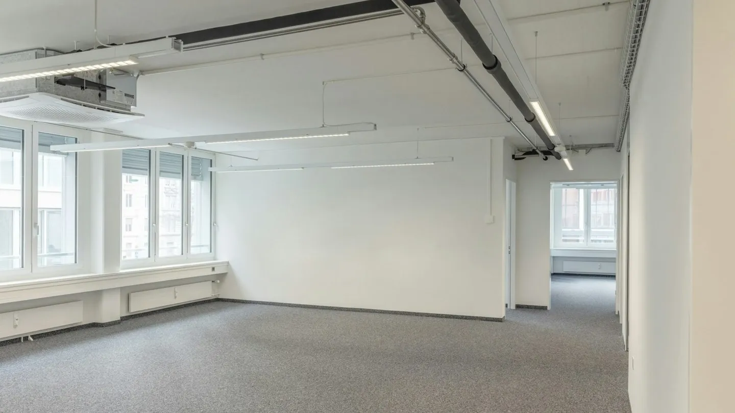 Bureaux récemment rénovés - Accessibilité et divisibilité optimales - Photo 9 sur 9
