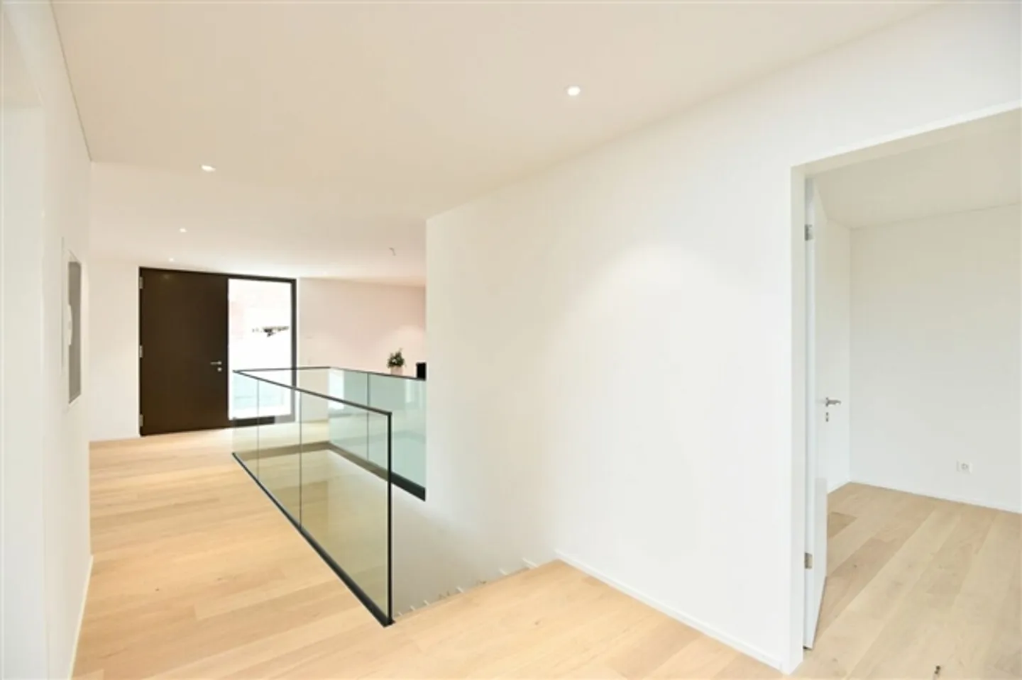 EXCLUSIVE CONDOMINIUMS - Photo 4 of 16