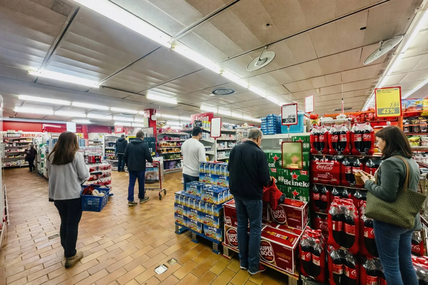 Shop for rent - Photo 2 of 3