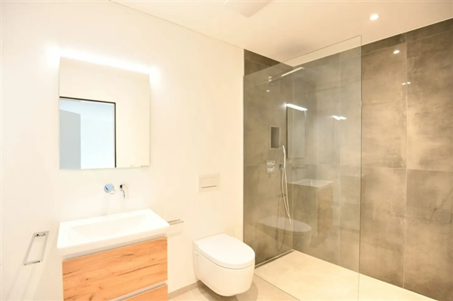 EXCLUSIVE CONDOMINIUMS - Photo 9 of 16