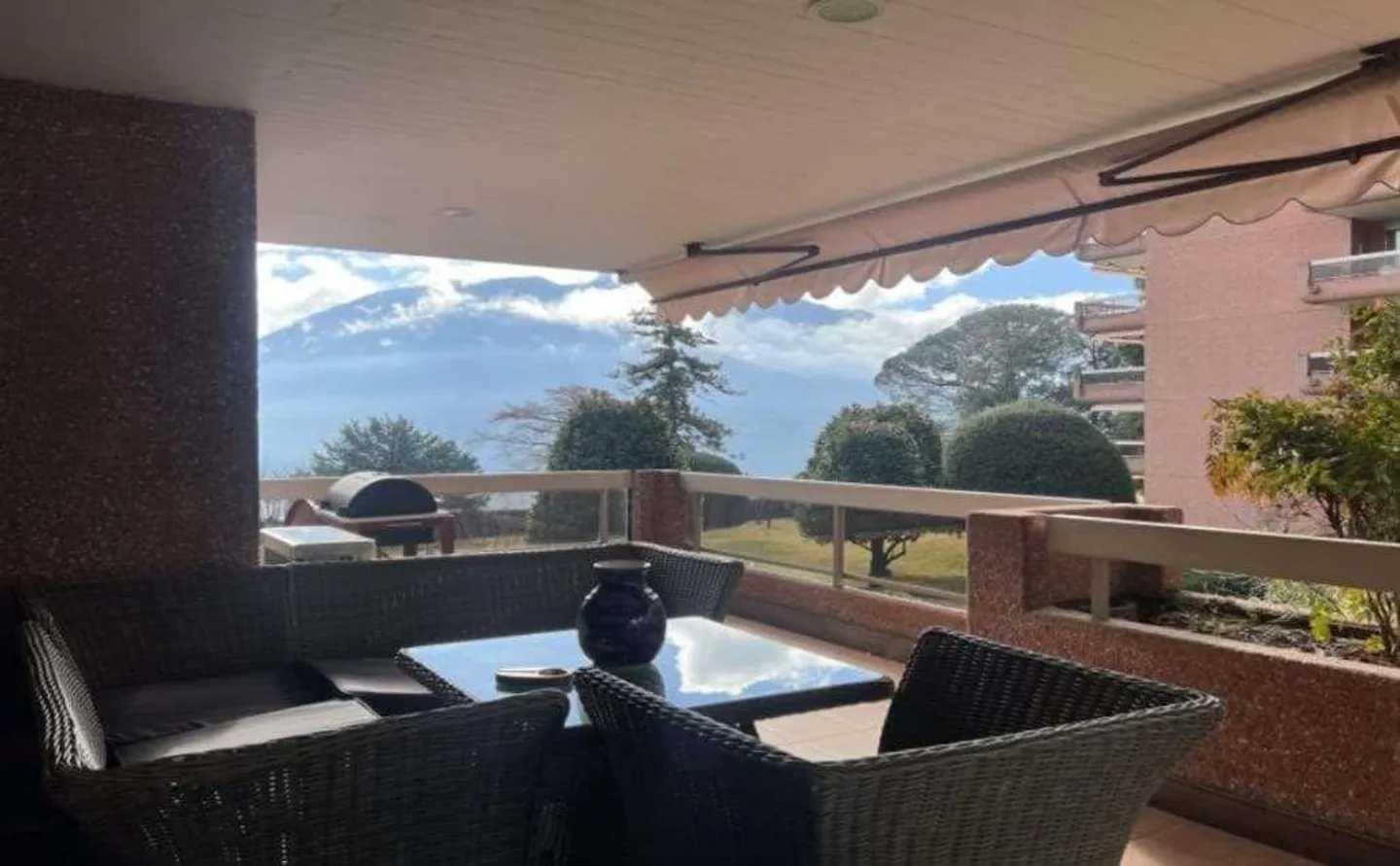 Charming 2.5-Room Apartment with Lake View in Melide - Photo 1 of 2