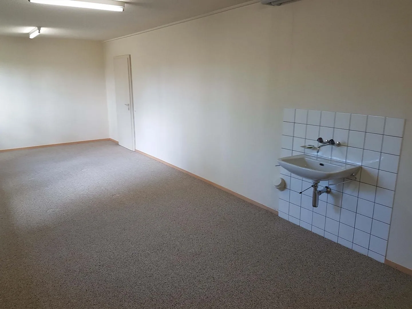 Studio, Ufficio o Stanza per Fai-da-te in una Posizione Centrale a Dübendorf - Foto 5 di 5