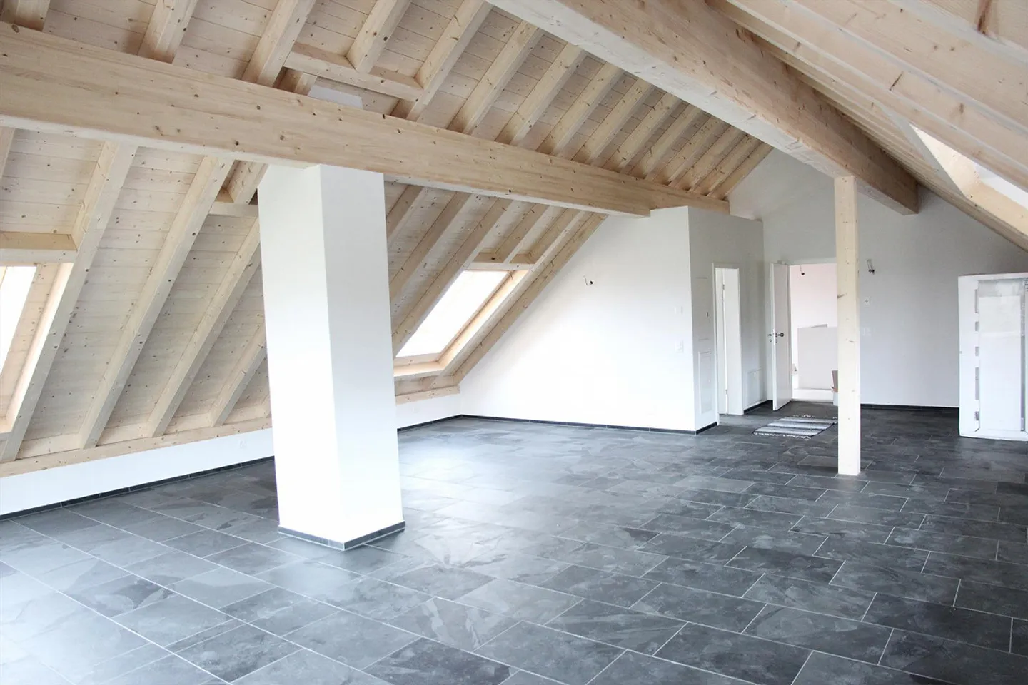 Möblierte Dachwohnung in steuergünstiger Gemeinde am Untersee - Foto 4 von 12