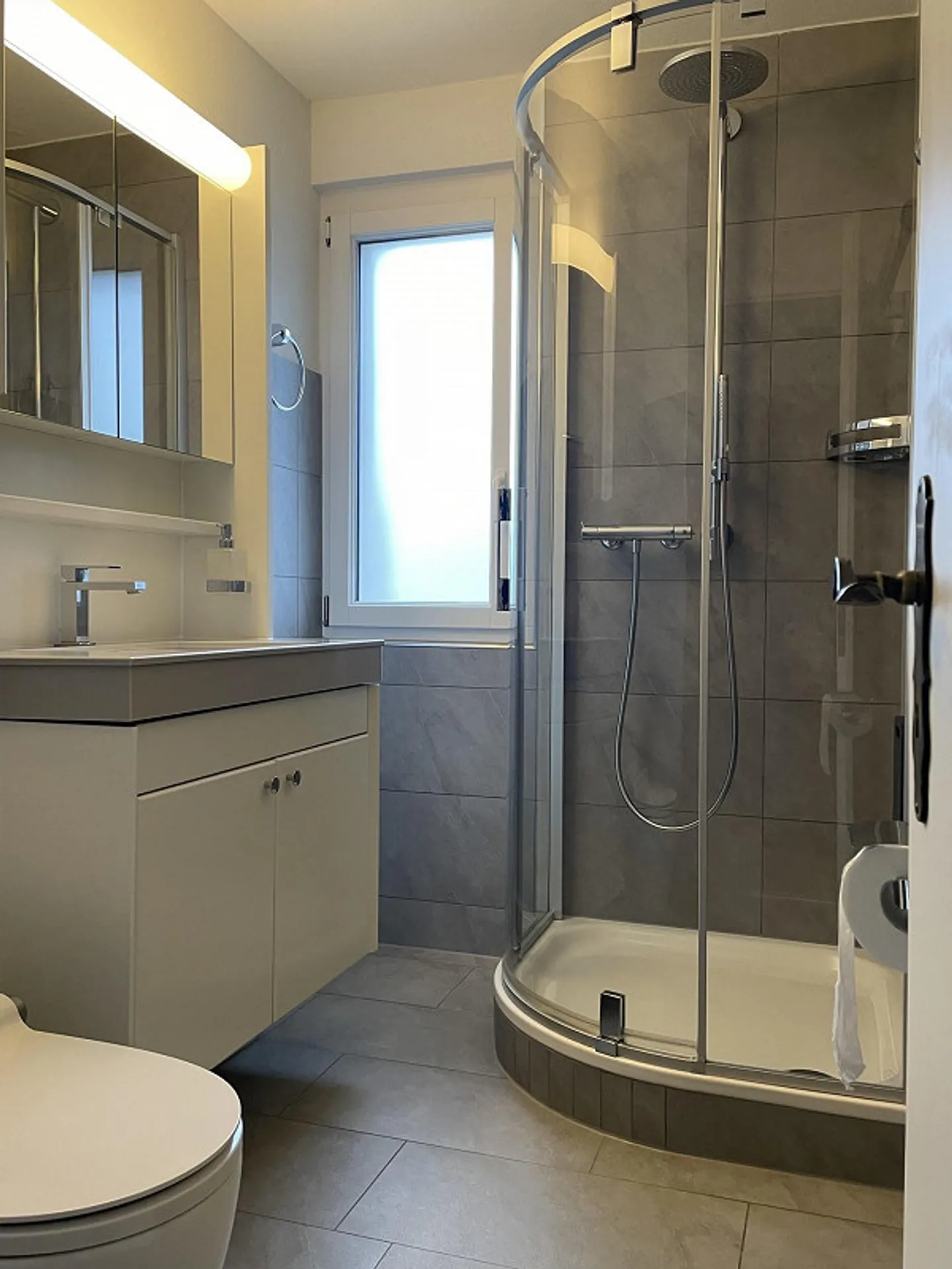 Appartement spacieux, lumineux et moderne de 4,5 pièces à St. Georgen - Photo 9 sur 10