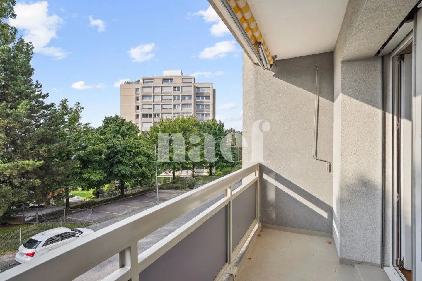 Appartement de trois pièces au 5ème étage - Photo 3 sur 5