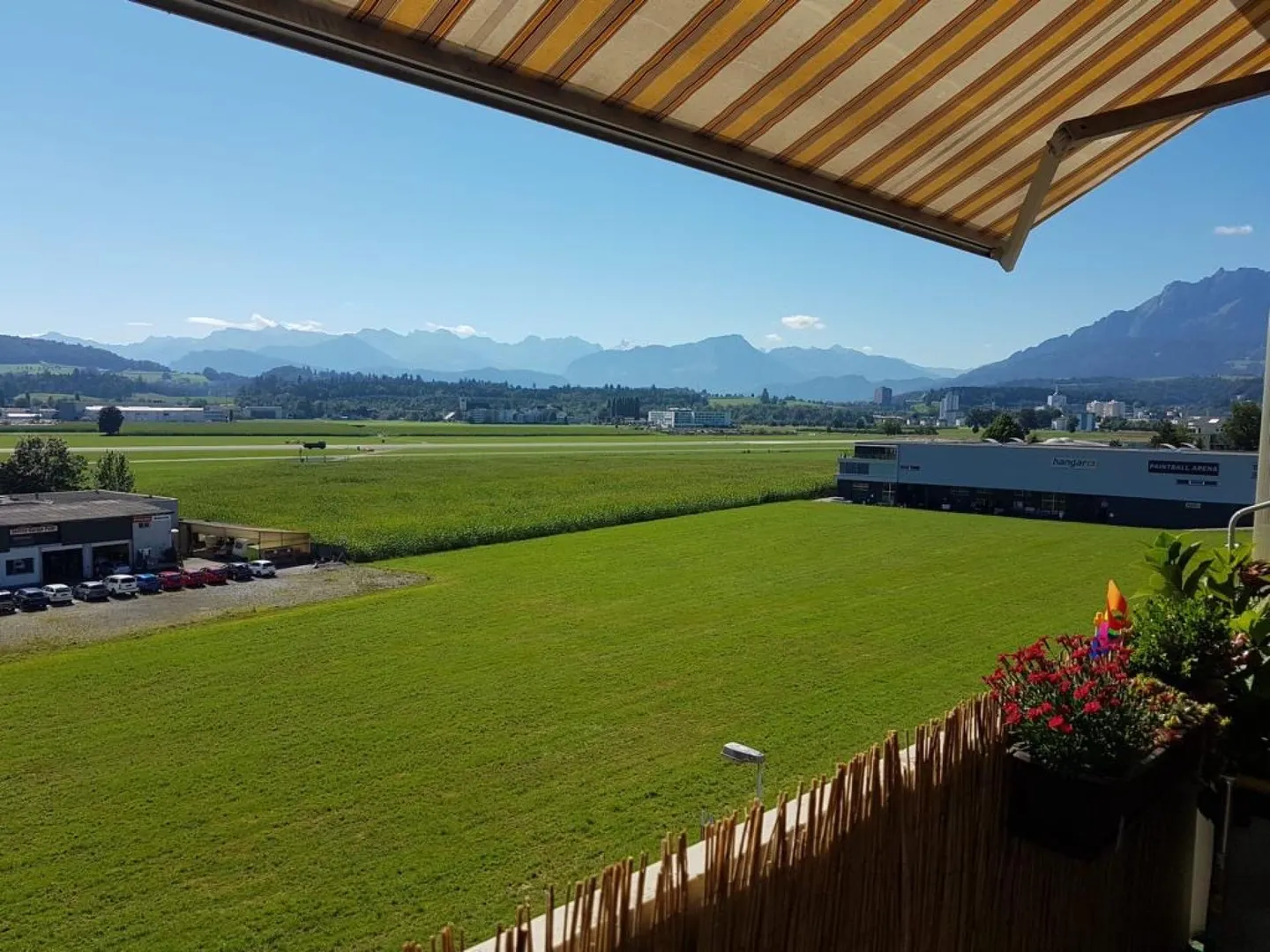 Appartement moderne avec vue sur la montagne - Photo 2 sur 13