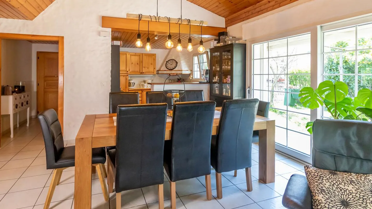 FOR RENT CHARMING VILLA ON ONE LEVEL IN SION - Photo 2 of 10