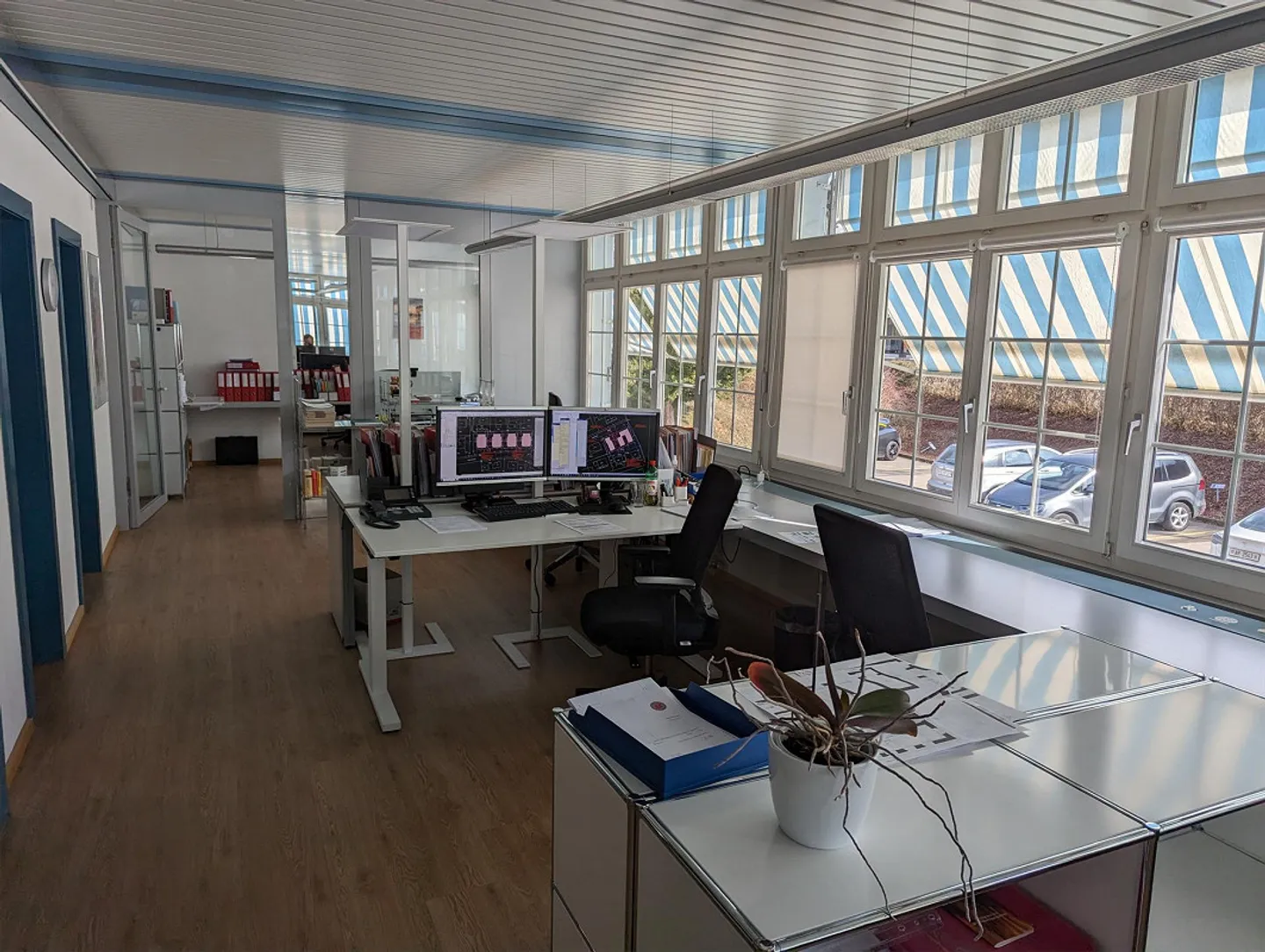 170 m² Light-Filled Loft or Office Space in Prime Location - Photo 3 of 5