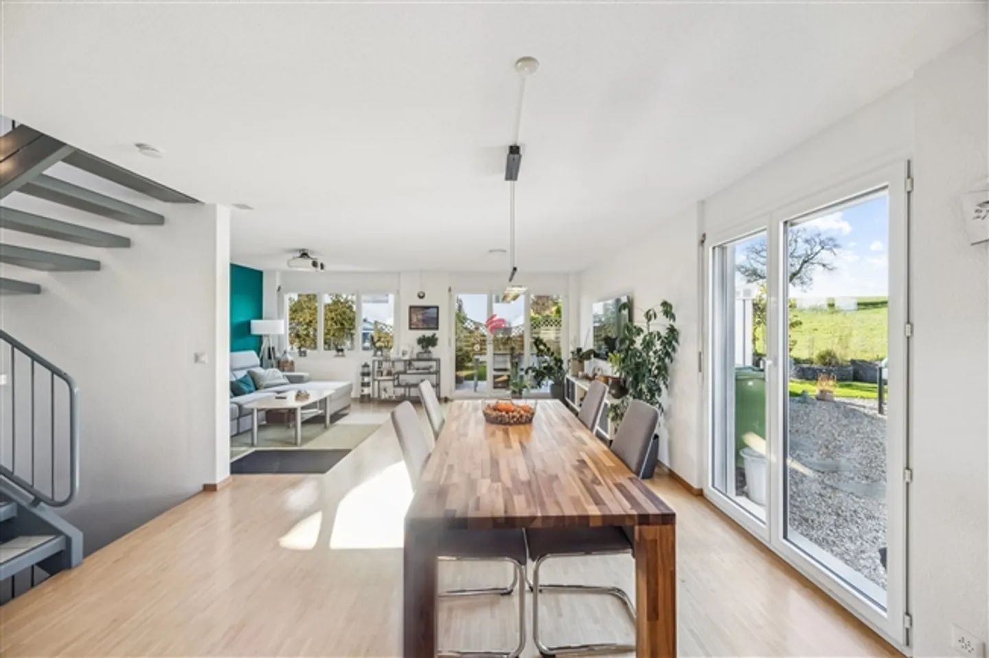 Calme et ensoleillé avec un jardin bien entretenu ! - Photo 3 sur 11