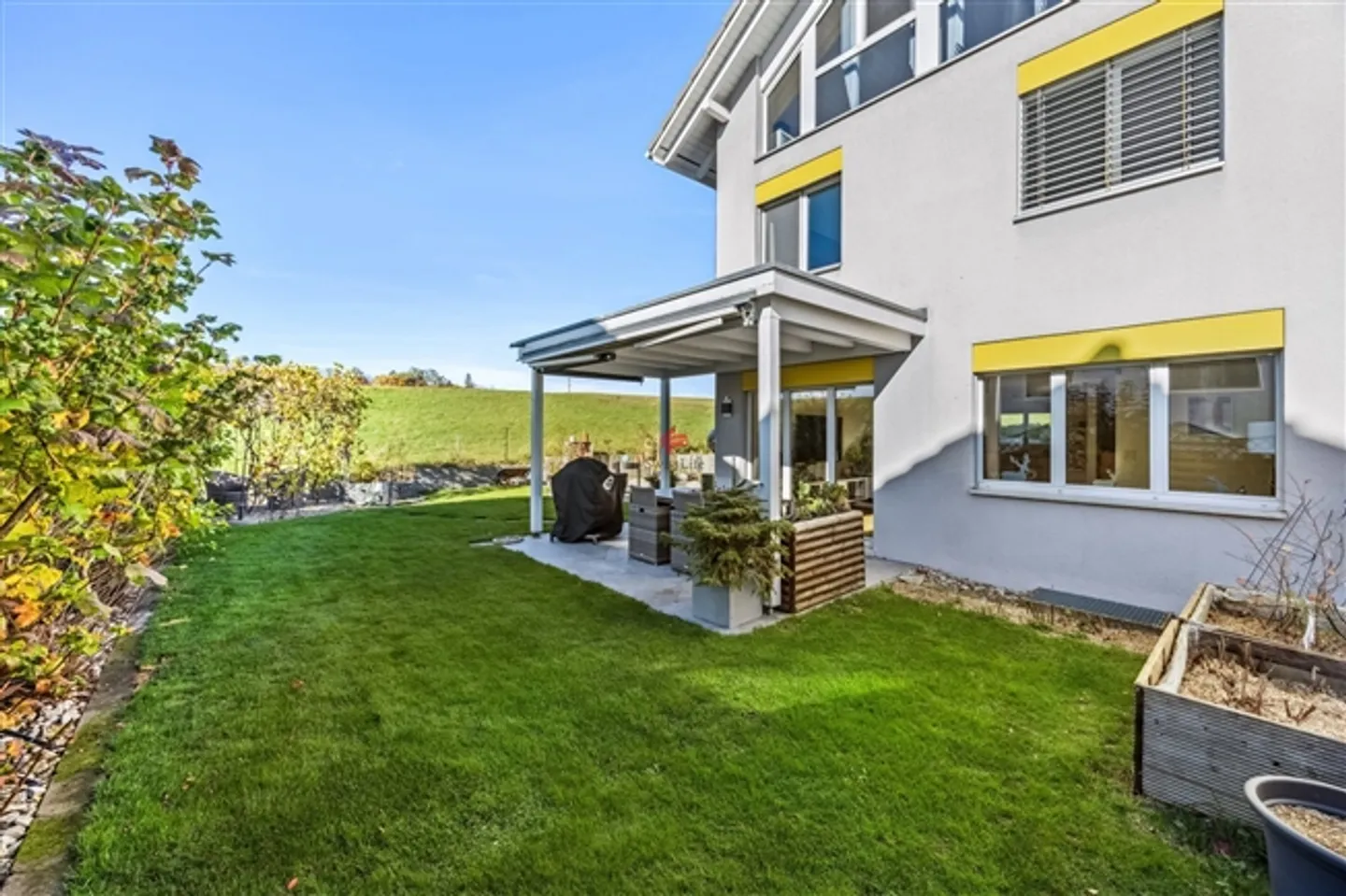 Calme et ensoleillé avec un jardin bien entretenu ! - Photo 5 sur 11