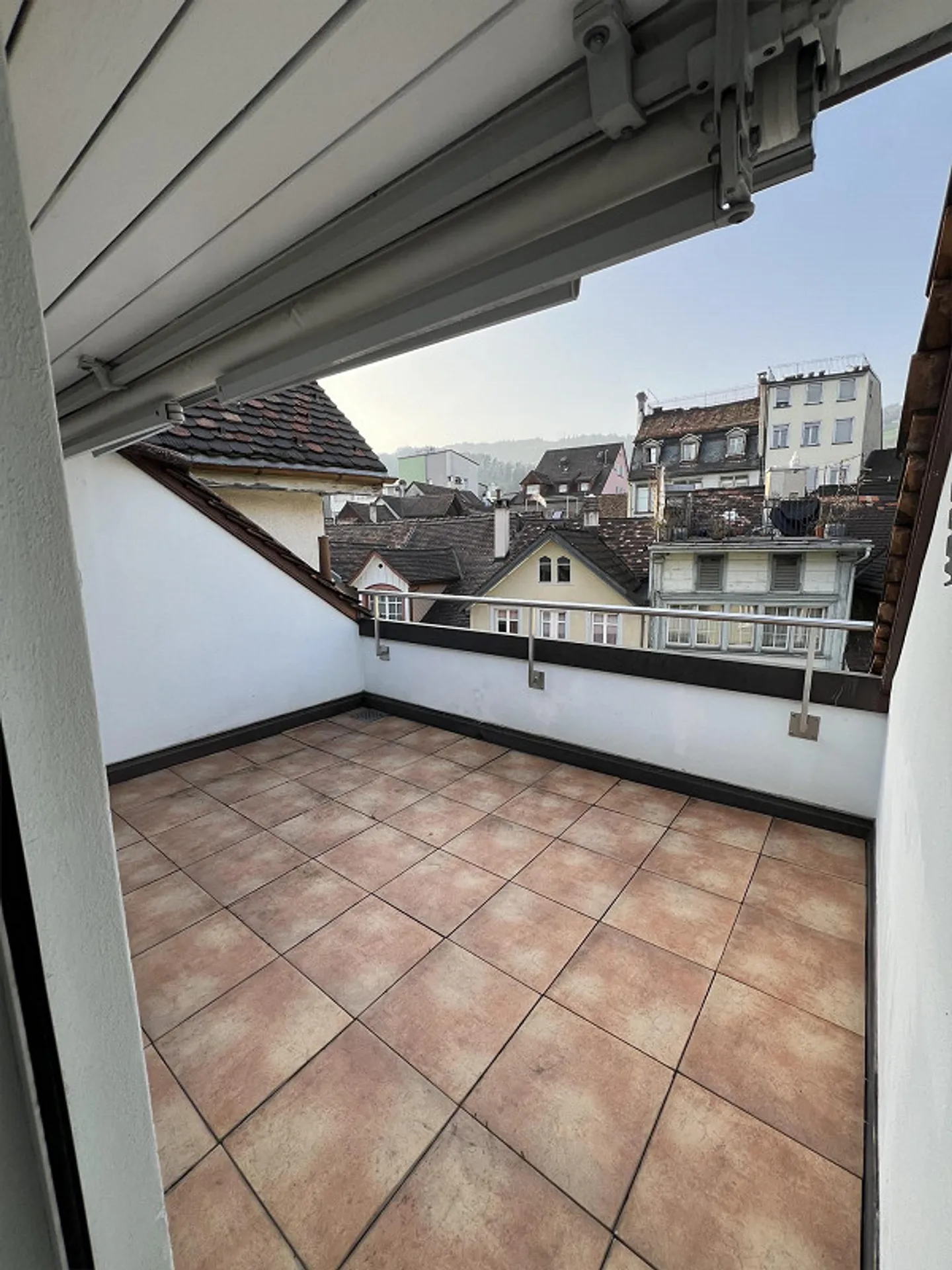 Maison mitoyenne fraîchement rénovée dans la ville - Photo 5 sur 10