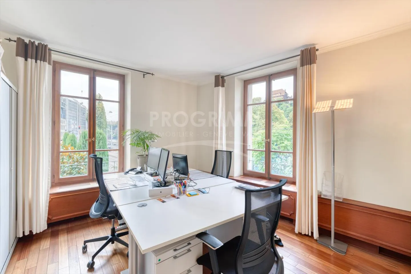 Quai du Rhône. Uffici di alta qualità con fibra, parcheggi e balconi. Parcheggi - Foto 3 di 11