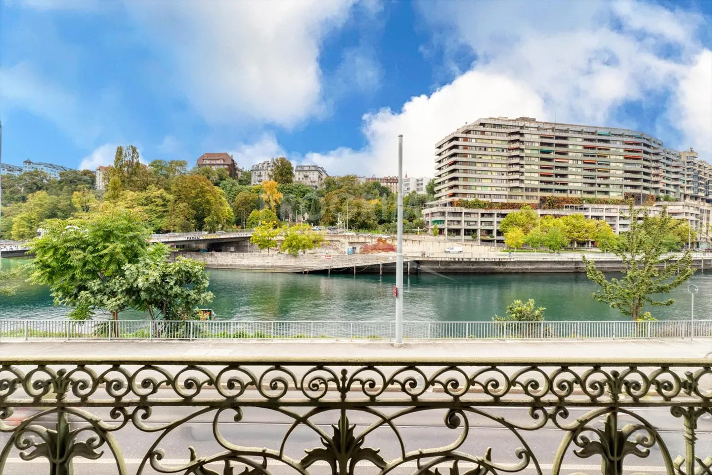 Quai du Rhône. Uffici di alta qualità con fibra, parcheggi e balconi. Parcheggi - Foto 5 di 11