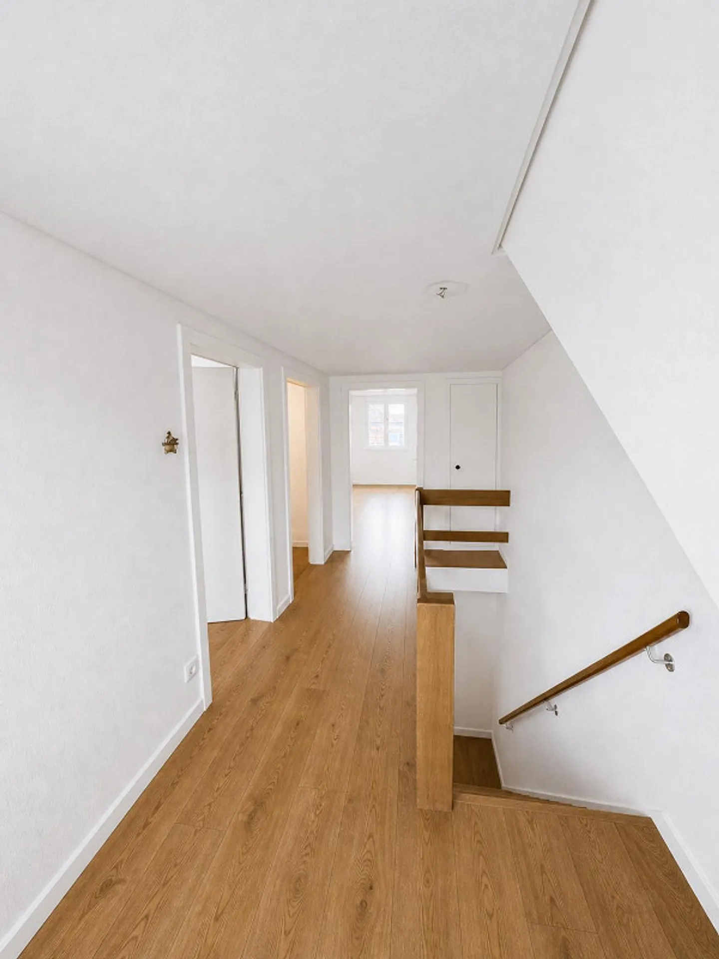 Maison mitoyenne fraîchement rénovée dans la ville - Photo 8 sur 10