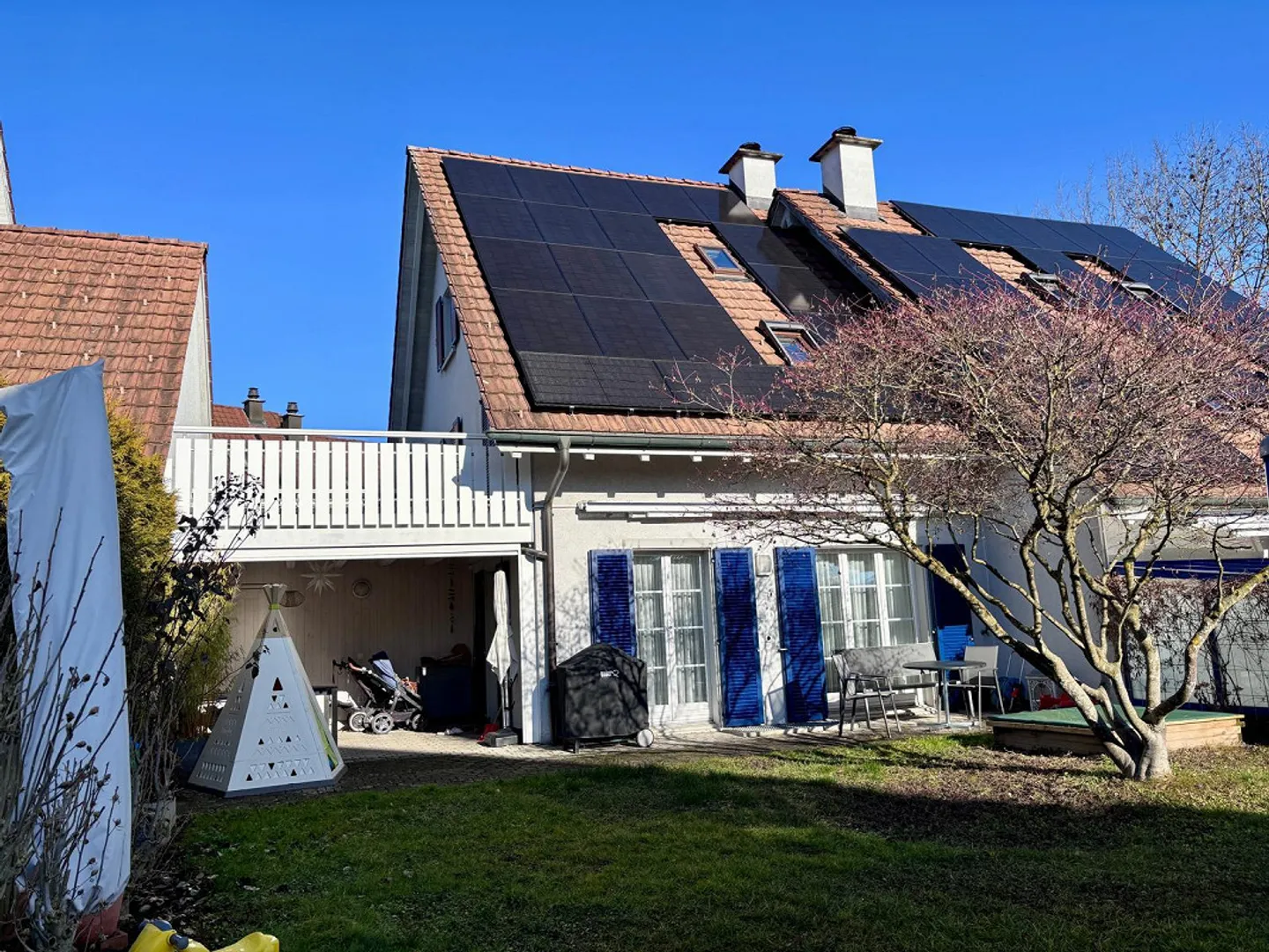 Maison jumelée familiale de 5,5 pièces avec jardin dans un quartier calme - Photo 2 sur 26