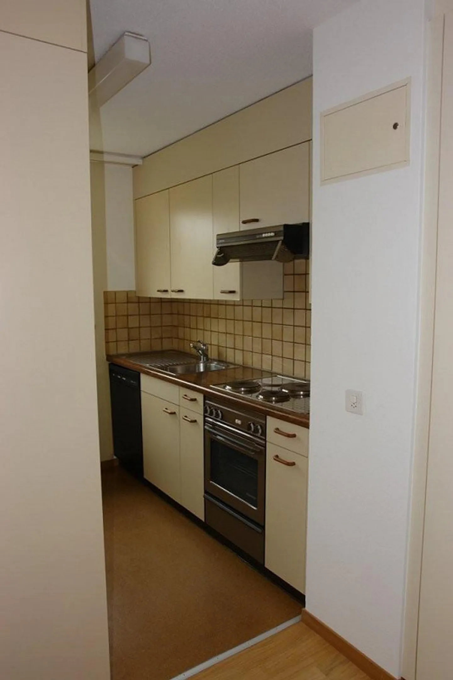 Appartamento luminoso di 3,5 stanze nel verde - limitato fino al 30.09.2026 - Foto 2 di 5