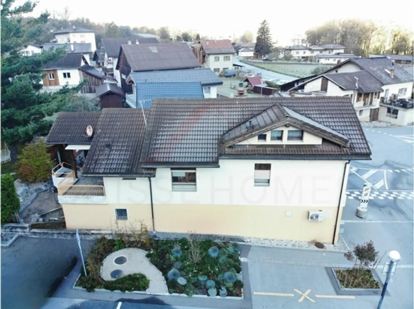 Unica opportunità di investimento ad Agarn - Spazio commerciale, appartamento di 5,5 stanze e terreno di 1'097 m² - Foto 4 di 8