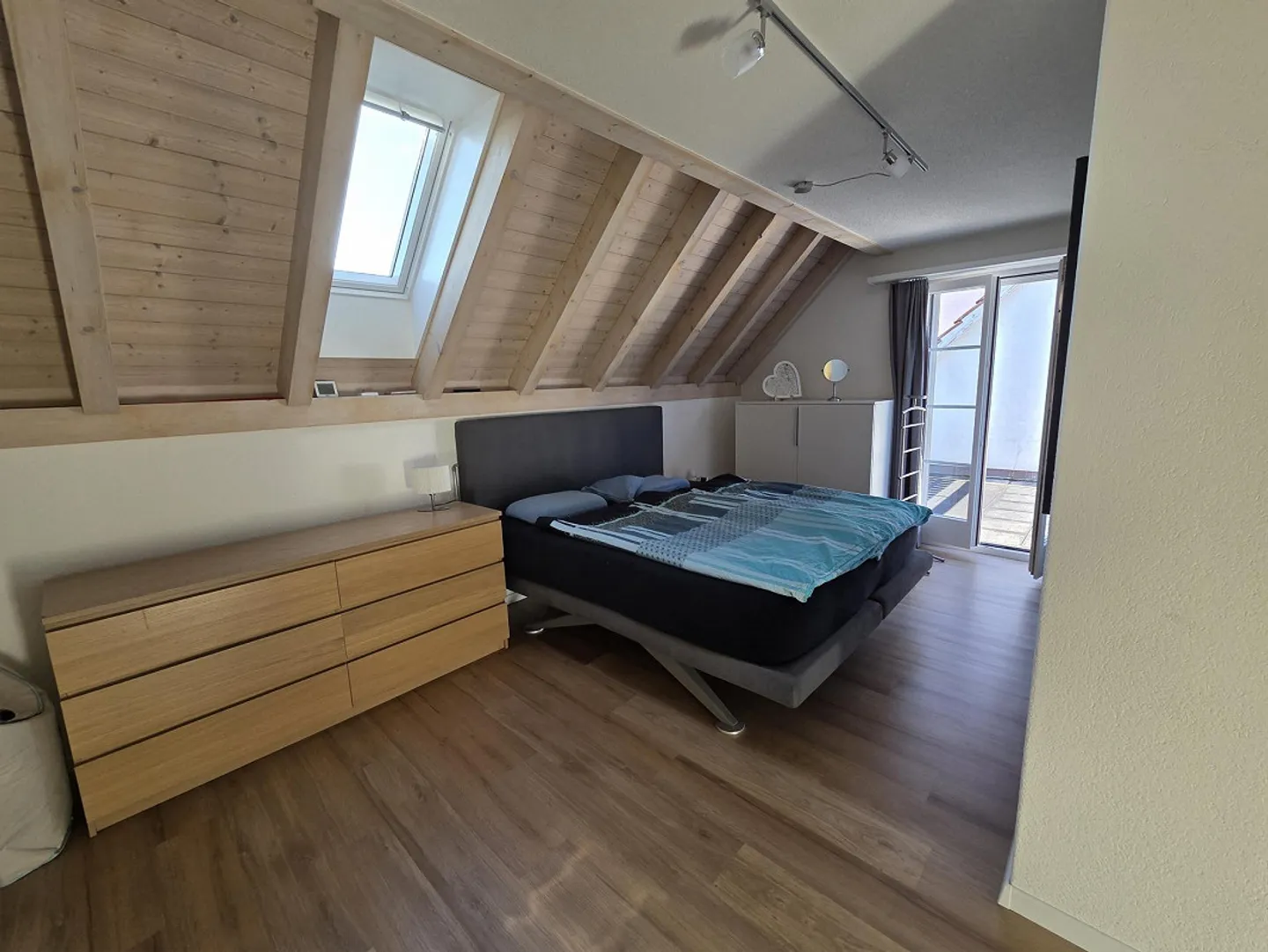 Maison jumelée familiale de 5,5 pièces avec jardin dans un quartier calme - Photo 15 sur 26