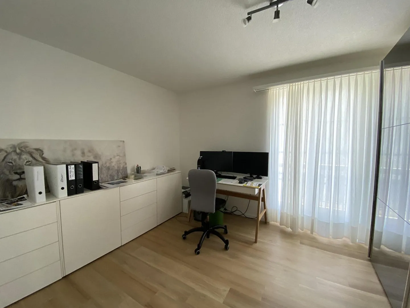 Maison jumelée familiale de 5,5 pièces avec jardin dans un quartier calme - Photo 16 sur 26