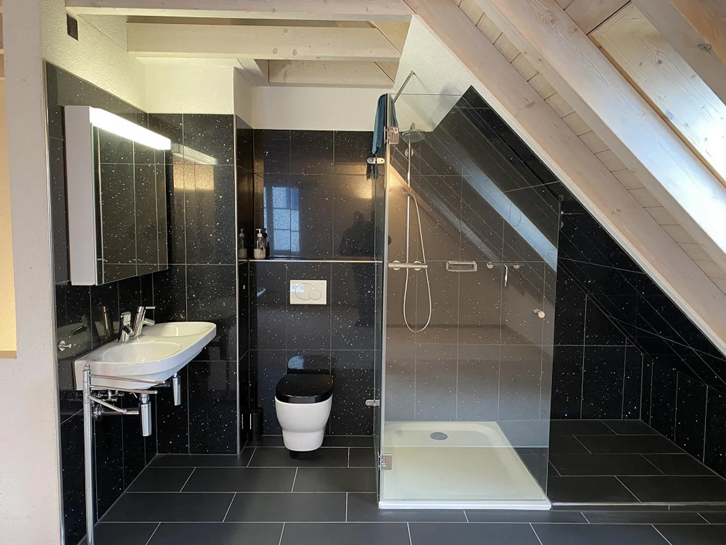 Maison jumelée familiale de 5,5 pièces avec jardin dans un quartier calme - Photo 21 sur 26