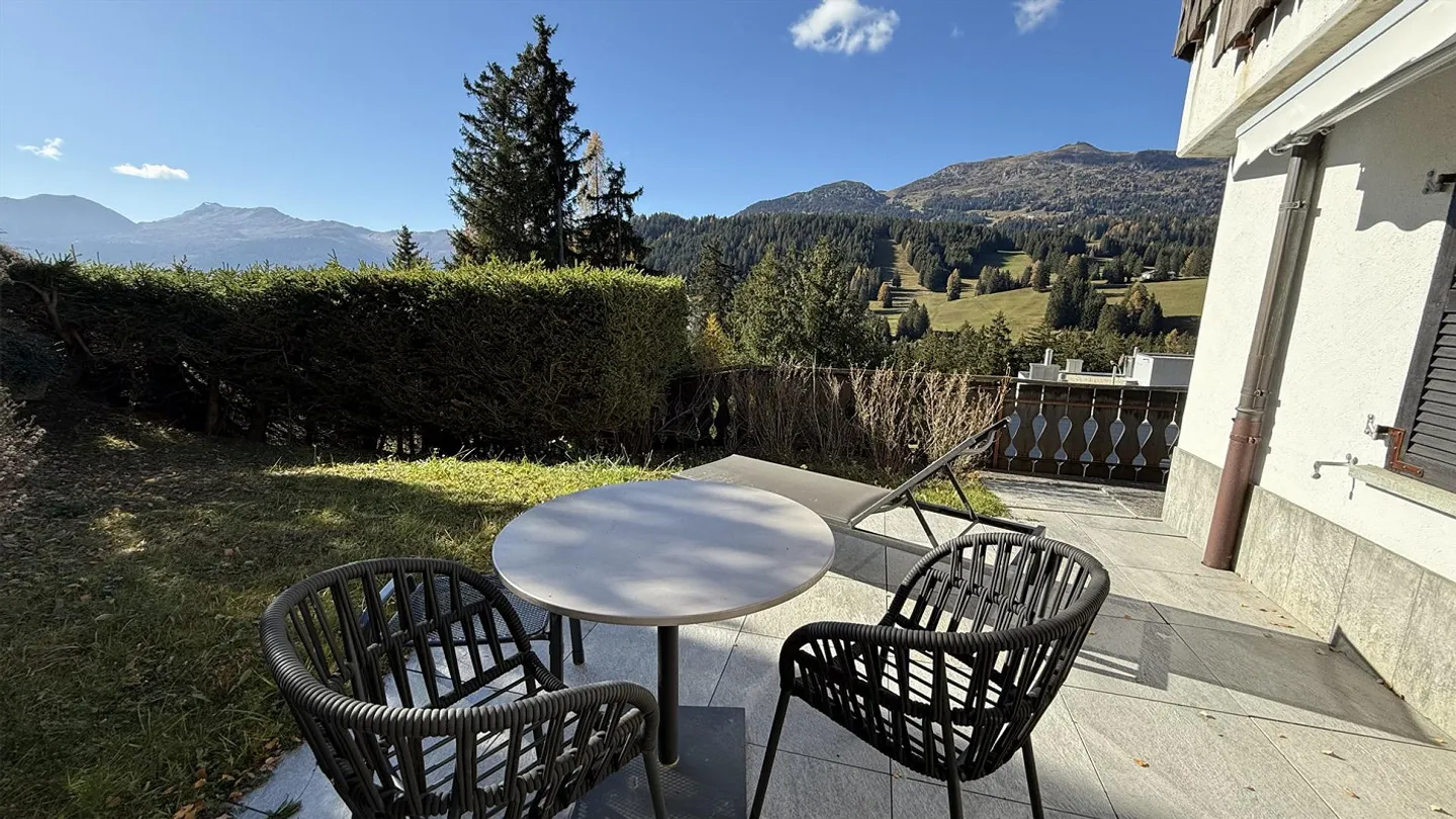 APPARTAMENTO RISTRUTTURATO A LENZERHEIDE CON BELLA AREA GIARDINO - Foto 1 di 15