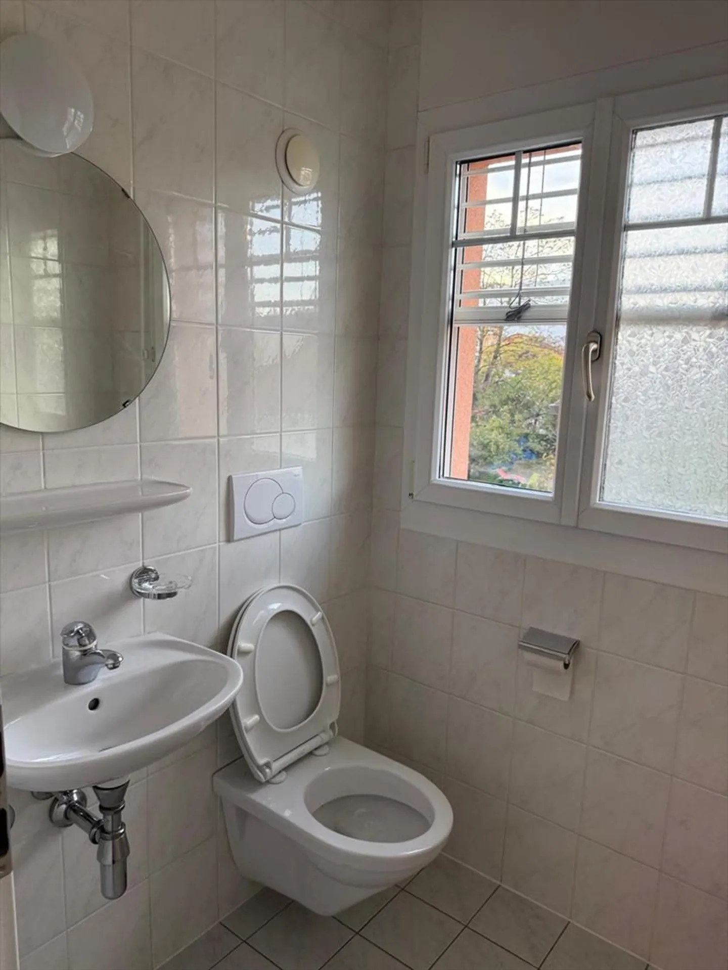 LARGE APARTMENT - 130 M2 - NYON - NEAR TRAIN STATION - Photo 6 of 13