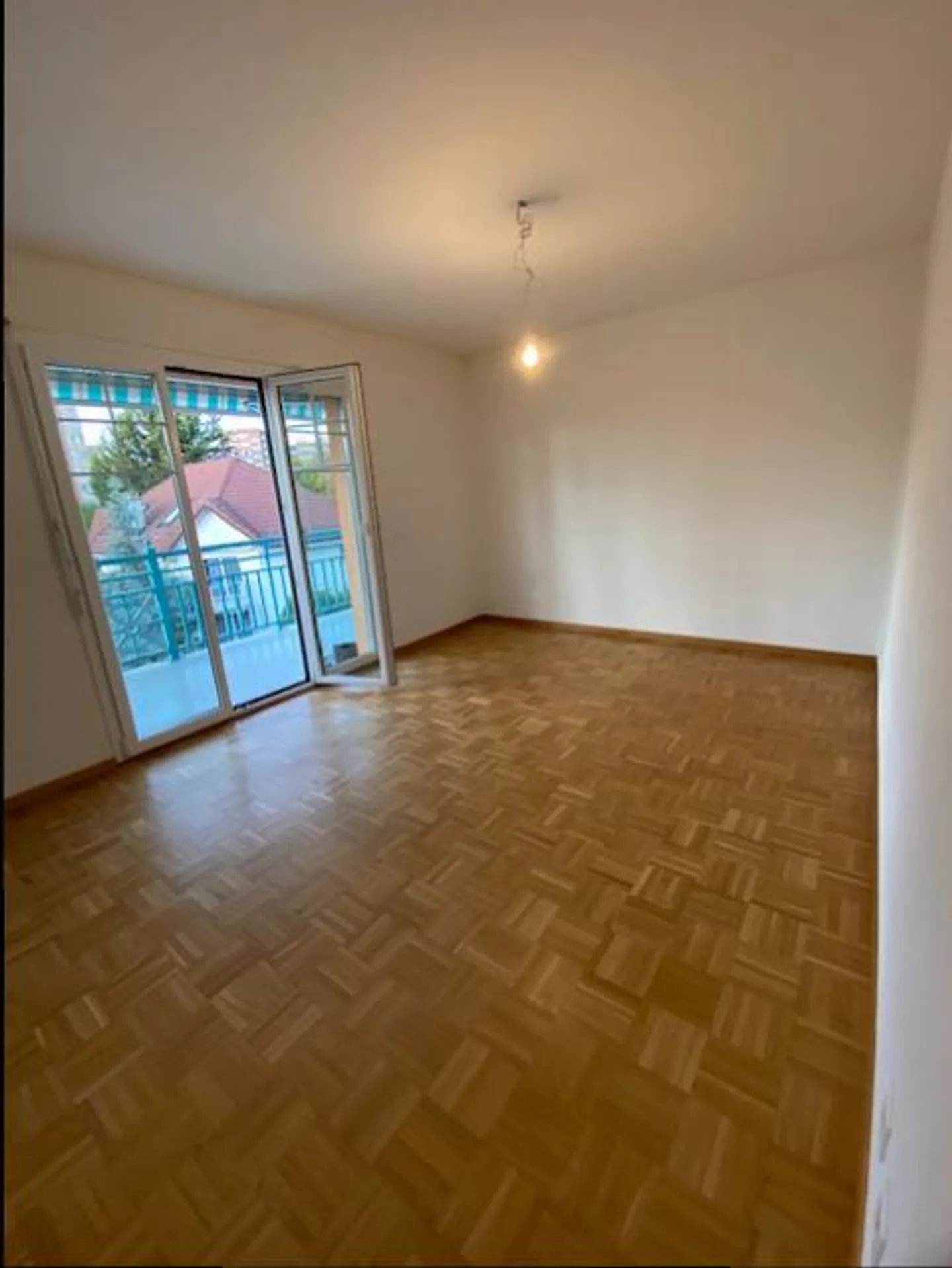 LARGE APARTMENT - 130 M2 - NYON - NEAR TRAIN STATION - Photo 9 of 13